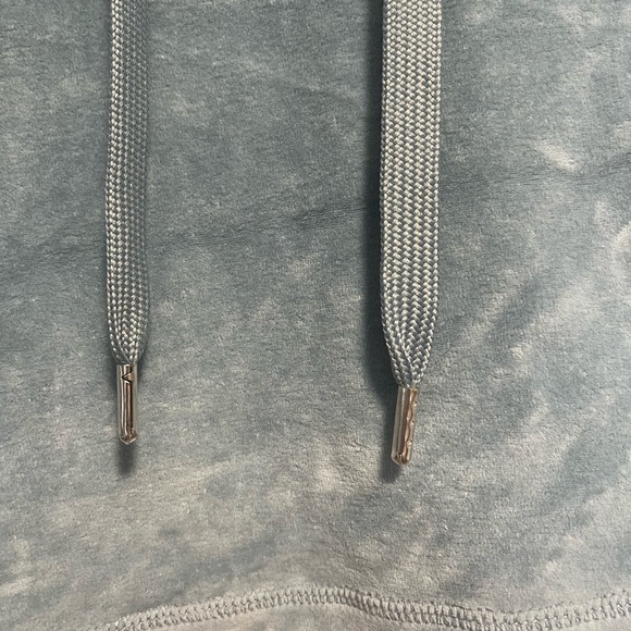 Harlow blue Velvet cropped hoodie - Picture 4 of 5